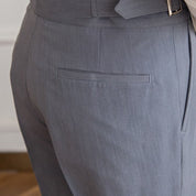 Herrenhose mit hohem Bund und Vorderfalten