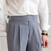 Herrenhose mit hohem Bund und Vorderfalten