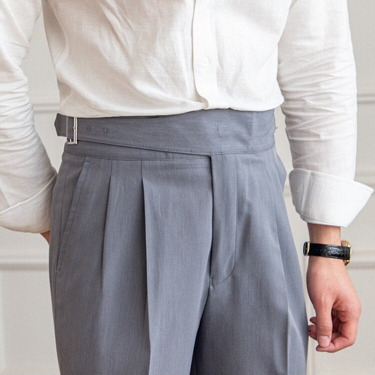 Herrenhose mit hohem Bund und Vorderfalten