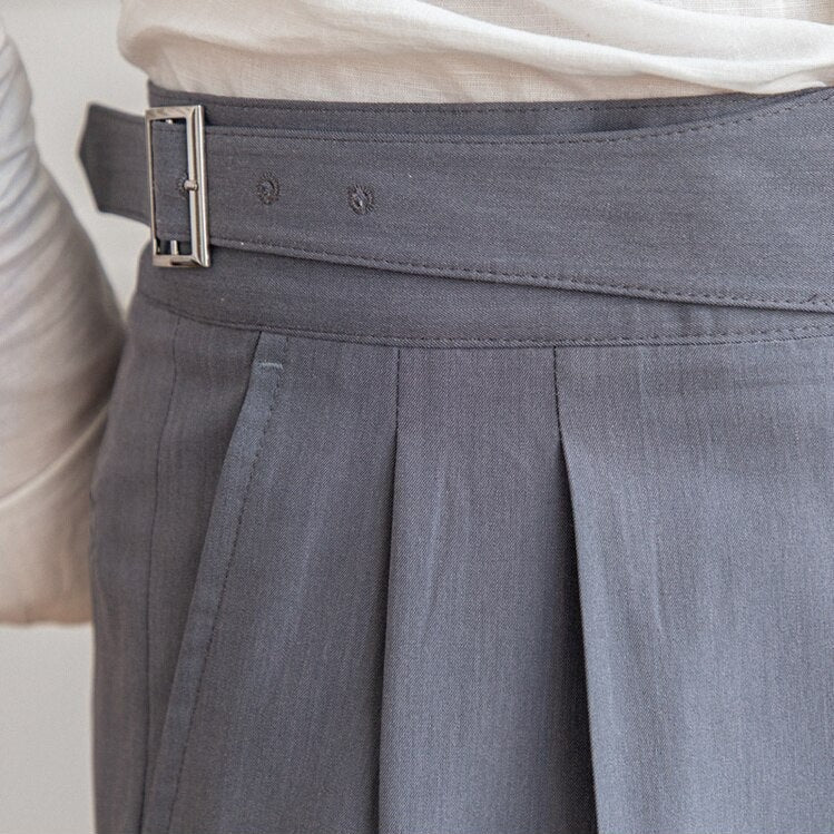 Herrenhose mit hohem Bund und Vorderfalten