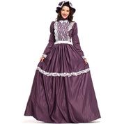 Historisches Damen Kleid im langen traditionellen Stil mit Schürze
