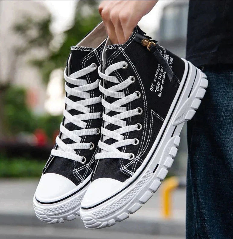 HoheHerren-SneakerausCanvasmitGummisohleundSchnurungvorne_1.jpg