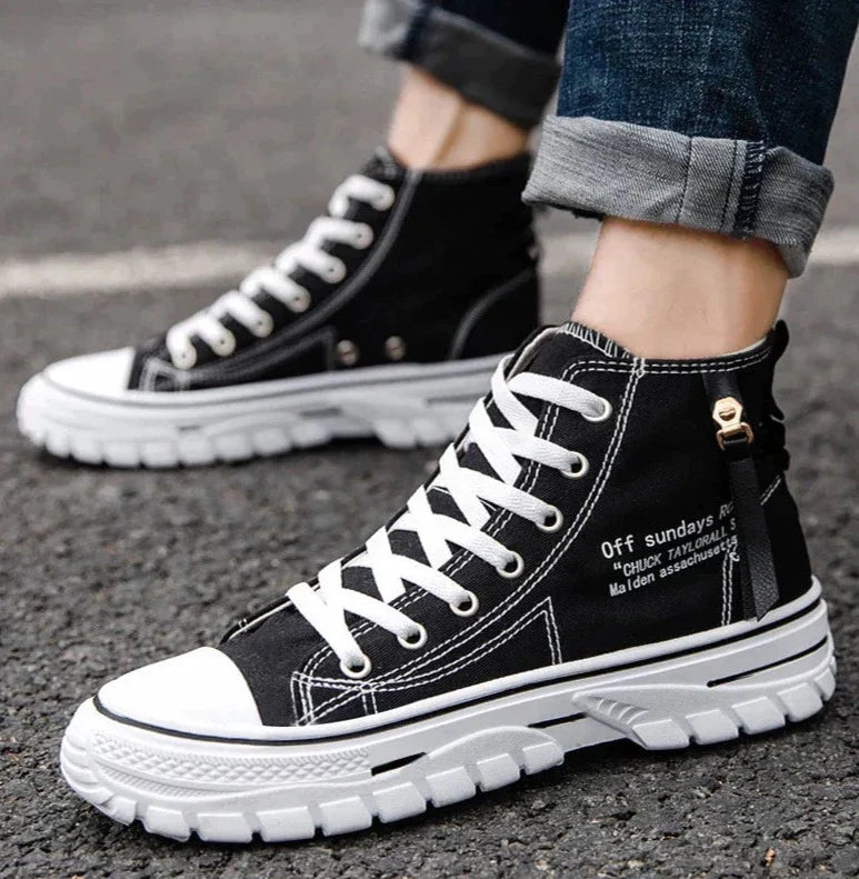 HoheHerren-SneakerausCanvasmitGummisohleundSchnurungvorne_2.jpg