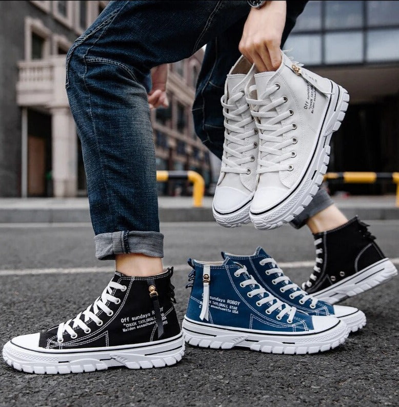 Hohe Herren-Sneaker aus Canvas mit Gummisohle und Schnürung vorne