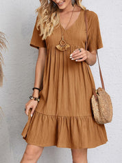 Kurzärmeliges Sommerkleid in A-Linie mit gerüschtem Saum