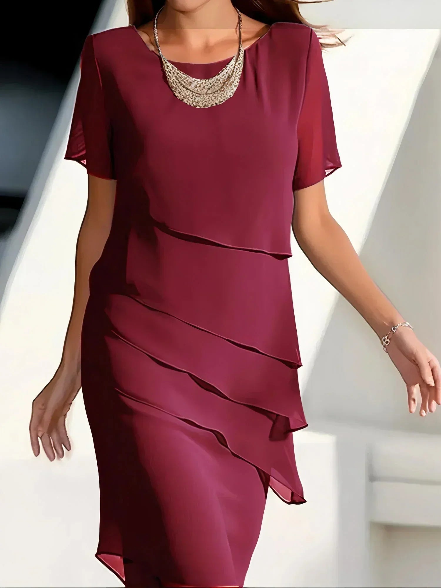 Lagen-Cocktailkleid für Frauen mit kurzen Ärmeln