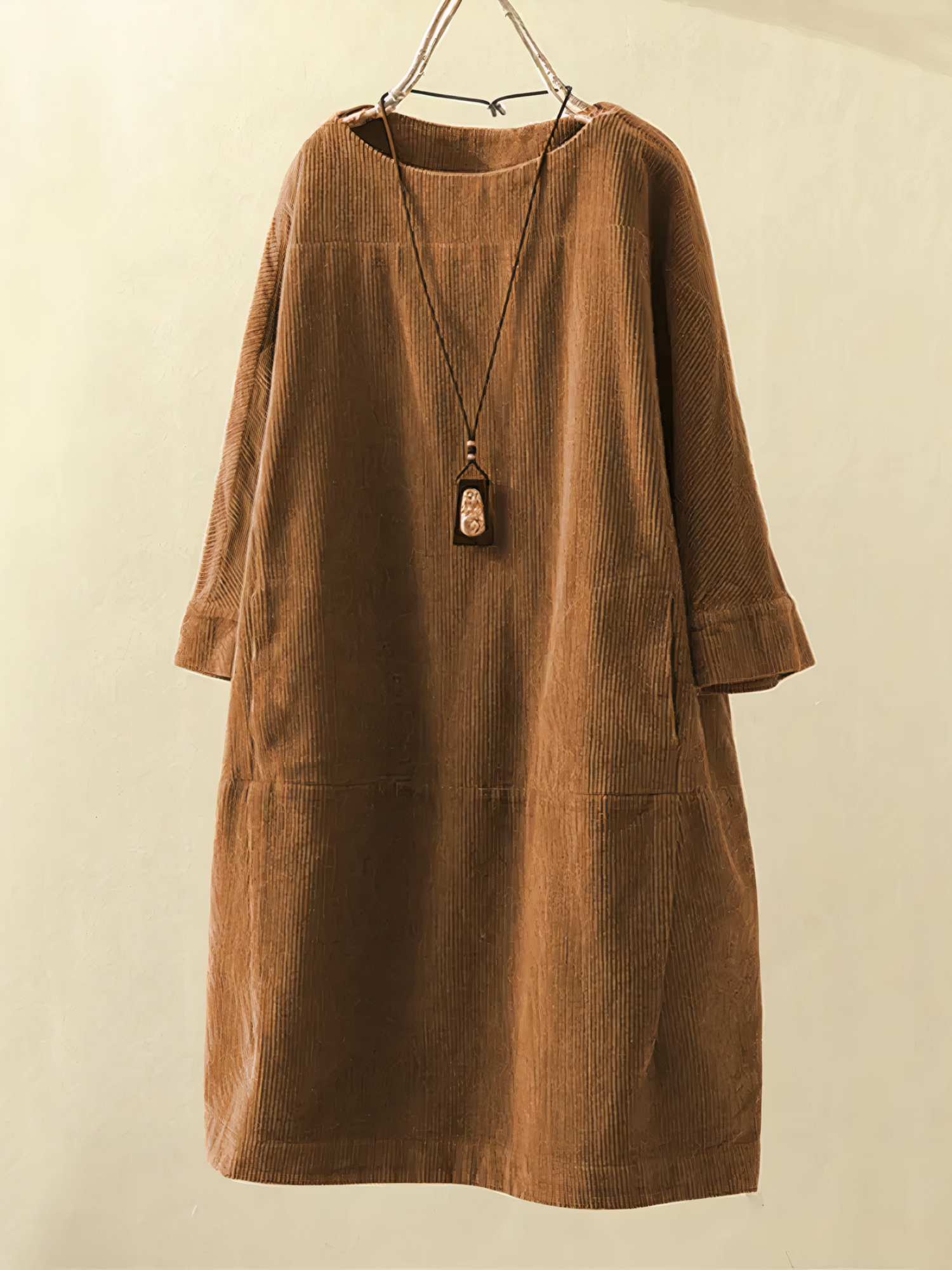 Langärmeliges Kleid im Cord-Stil mit Taschen