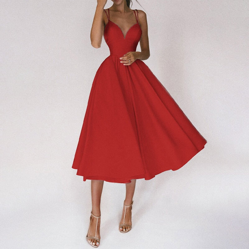 Lässiges Damenkleid mit V-Ausschnitt und legerer Passform mit halbem Oberschenkel