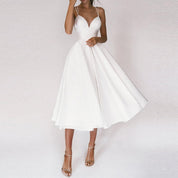 Lässiges Damenkleid mit V-Ausschnitt und legerer Passform mit halbem Oberschenkel