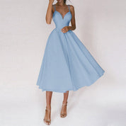 Lässiges Damenkleid mit V-Ausschnitt und legerer Passform mit halbem Oberschenkel