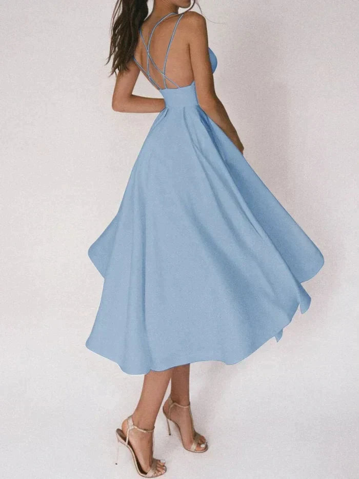 Lässiges Damenkleid mit V-Ausschnitt und legerer Passform mit halbem Oberschenkel