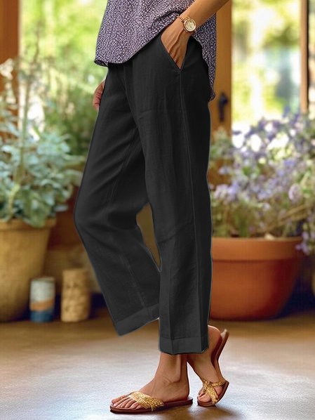 Locker sitzende Freizeithose für Damen mit spitz zulaufendem Bein und Taschen