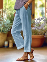 Locker sitzende Freizeithose für Damen mit spitz zulaufendem Bein und Taschen