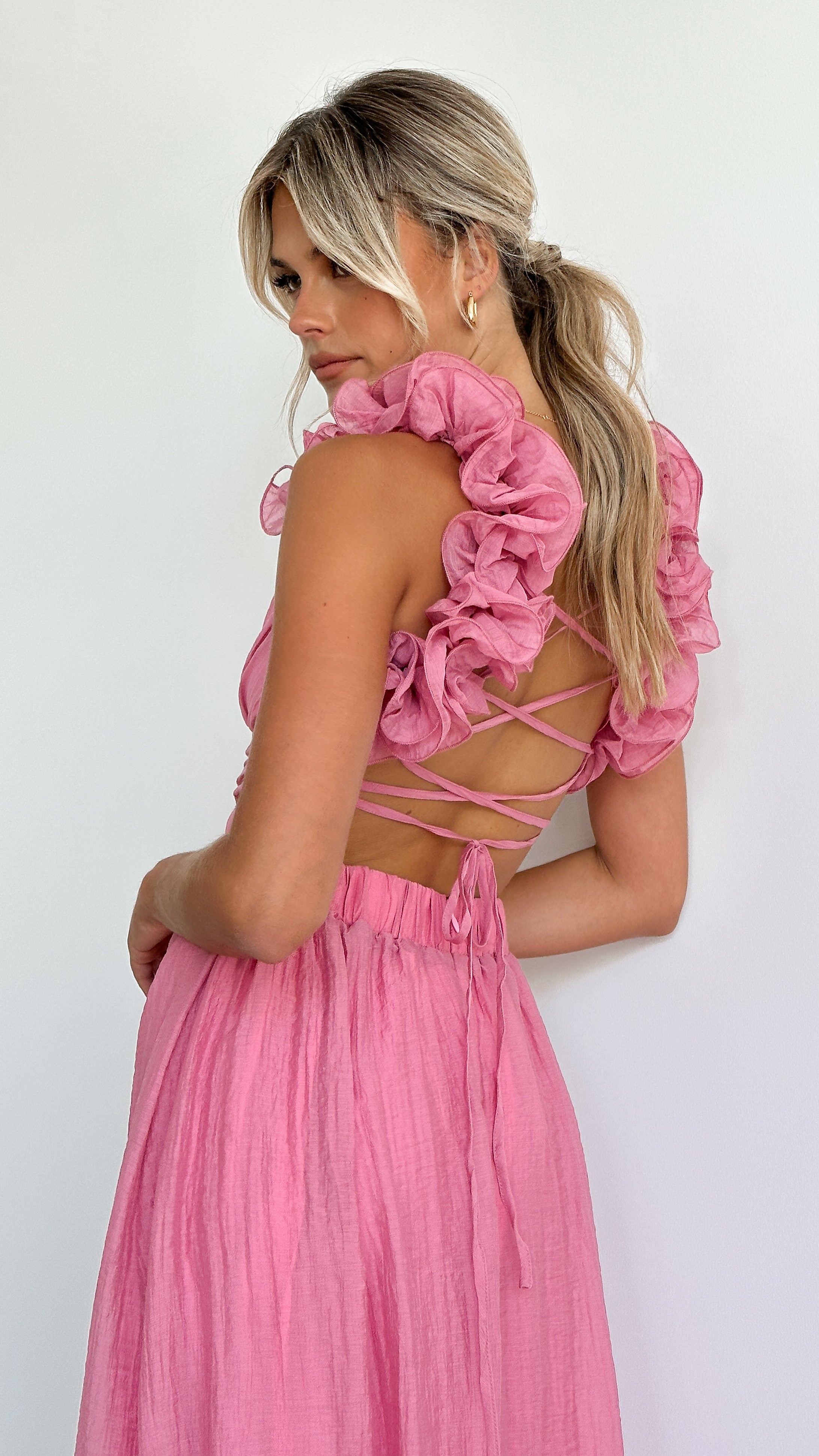 Rückenfreies Sommerkleid für Damen mit Rüschen-Trägern und Bindeband am Rücken
