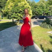 Damen-Midikleid aus rotem Polyester-Mischgewebe mit Plissee und trägerlosem Ausschnitt
