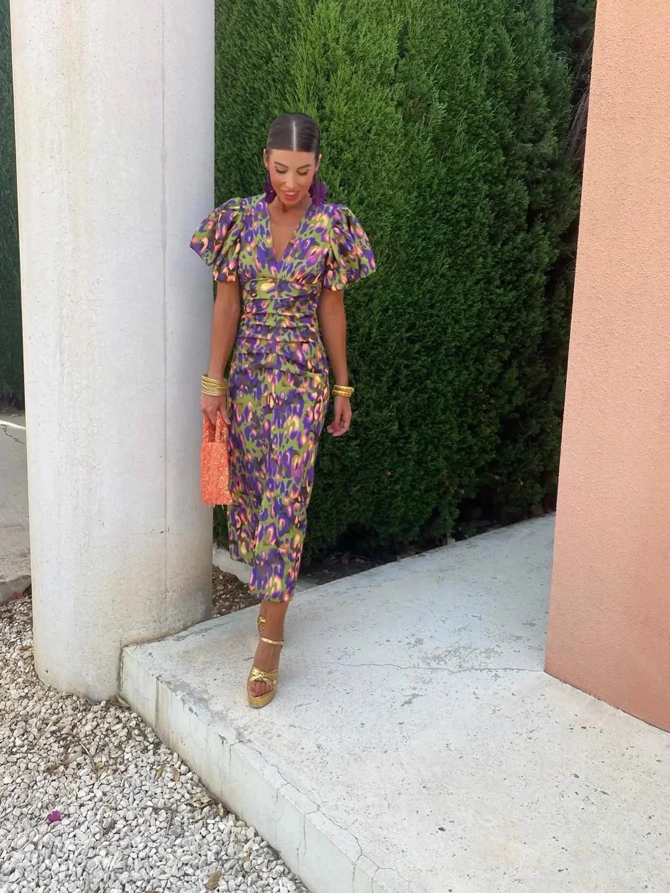 Midi-Kleid für Damen mit Puffärmeln, figurbetontem Schnitt und gedrehter Taille