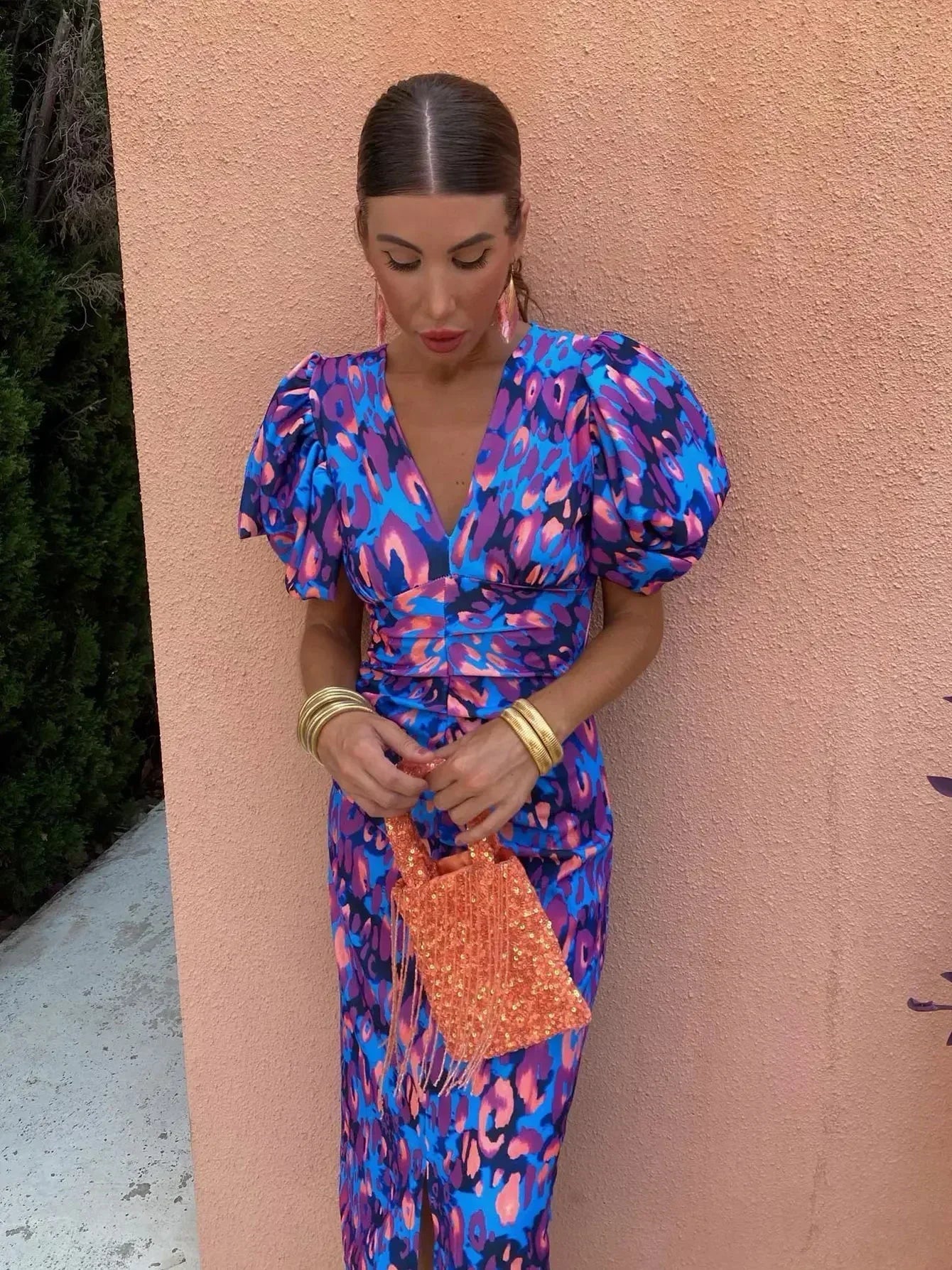 Midi-Kleid für Damen mit Puffärmeln, figurbetontem Schnitt und gedrehter Taille