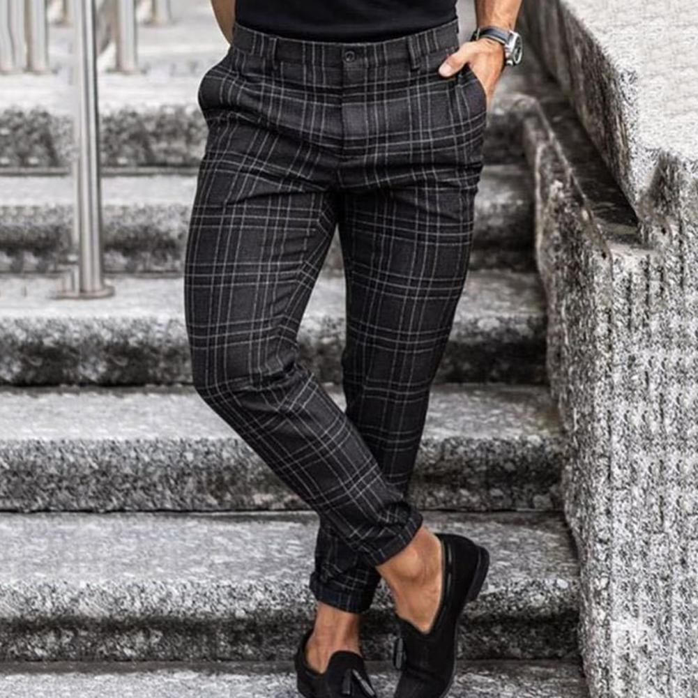 Schmal geschnittene, karierte Herren-Chinohose mit Taschen und Gürtelschlaufen