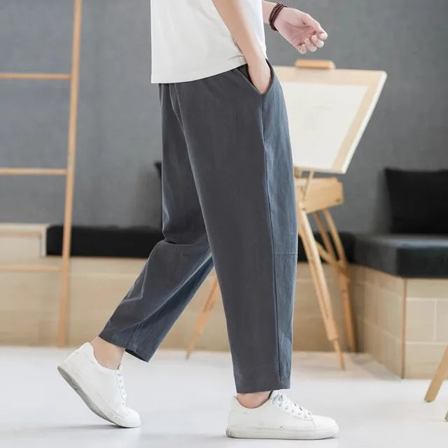 Sommerliche, konisch zulaufende Lounge-Hose für Männer mit Seitentaschen