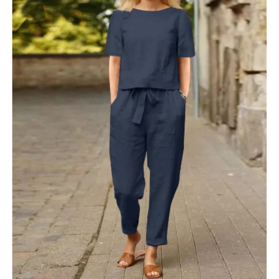 Zweiteiliges Damenset mit Bluse und Gürtelhose