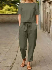 Zweiteiliges Damenset mit Bluse und Gürtelhose
