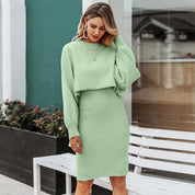 Zweiteiliges Set für Damen mit geripptem Midirock und kurzem Pullover Oberteil