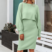 Zweiteiliges Set für Damen mit geripptem Midirock und kurzem Pullover Oberteil