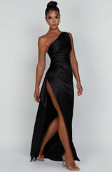 Satin-Maxikleid für Damen mit einem Träger und hohem Beinschlitz