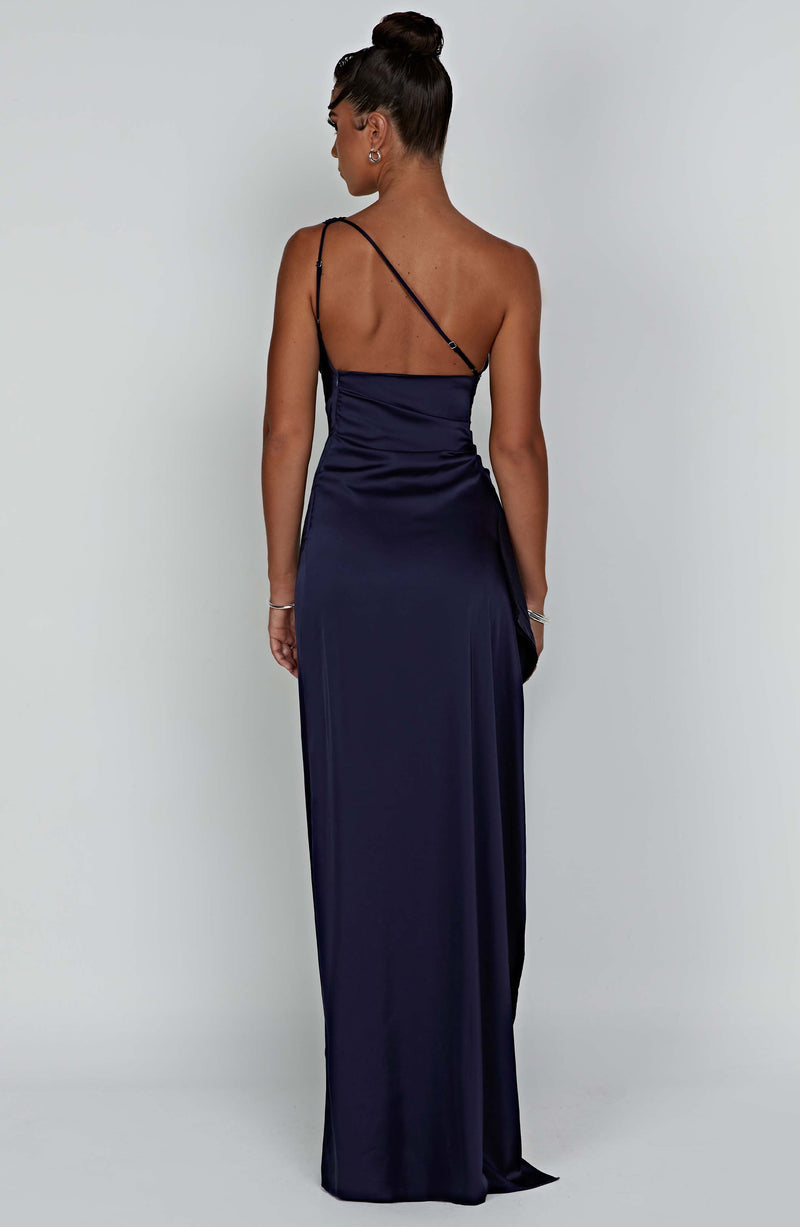 Satin-Maxikleid für Damen mit einem Träger und hohem Beinschlitz