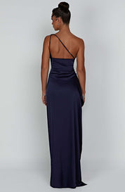 Satin-Maxikleid für Damen mit einem Träger und hohem Beinschlitz