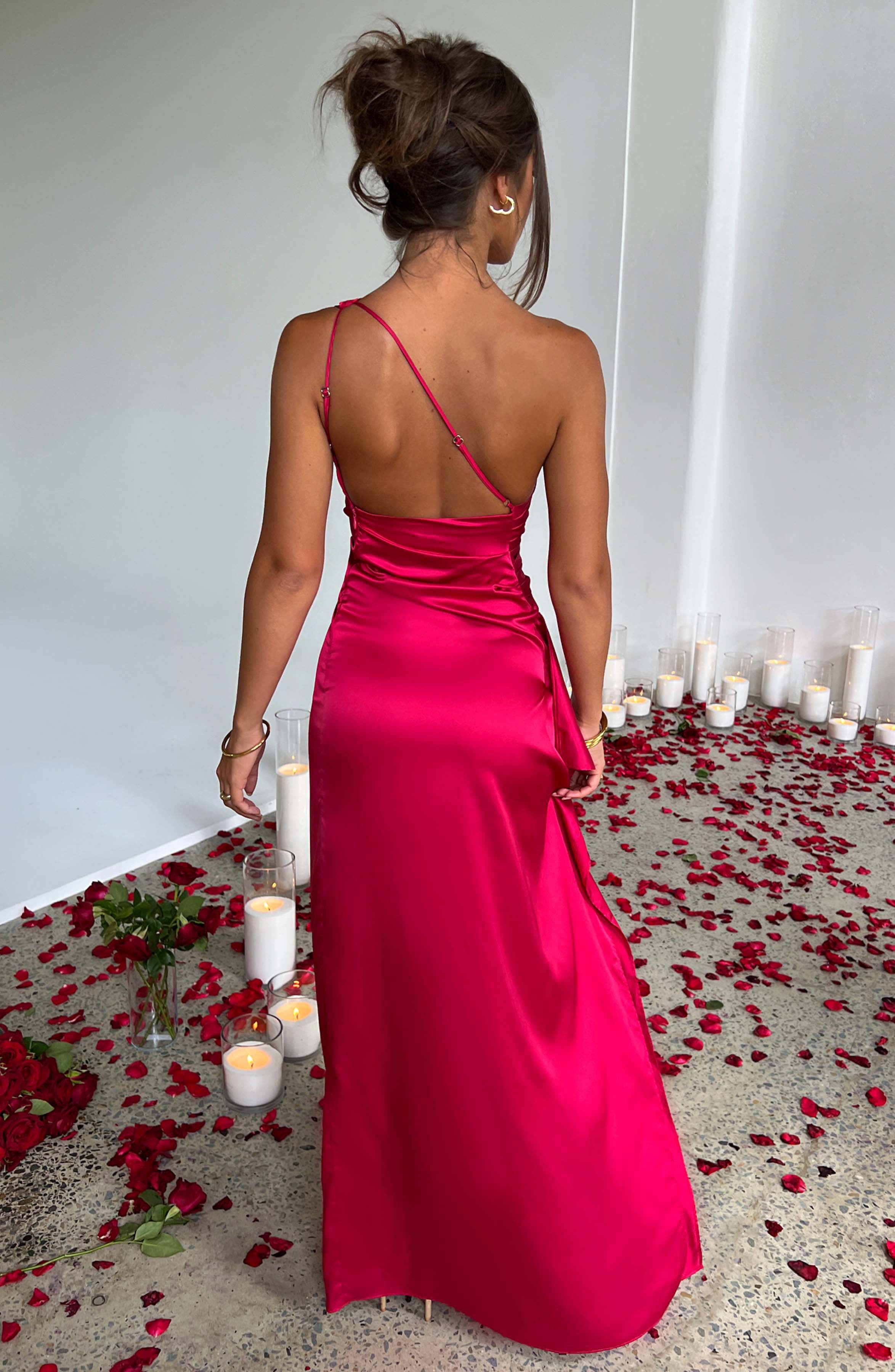 Satin-Maxikleid für Damen mit einem Träger und hohem Beinschlitz