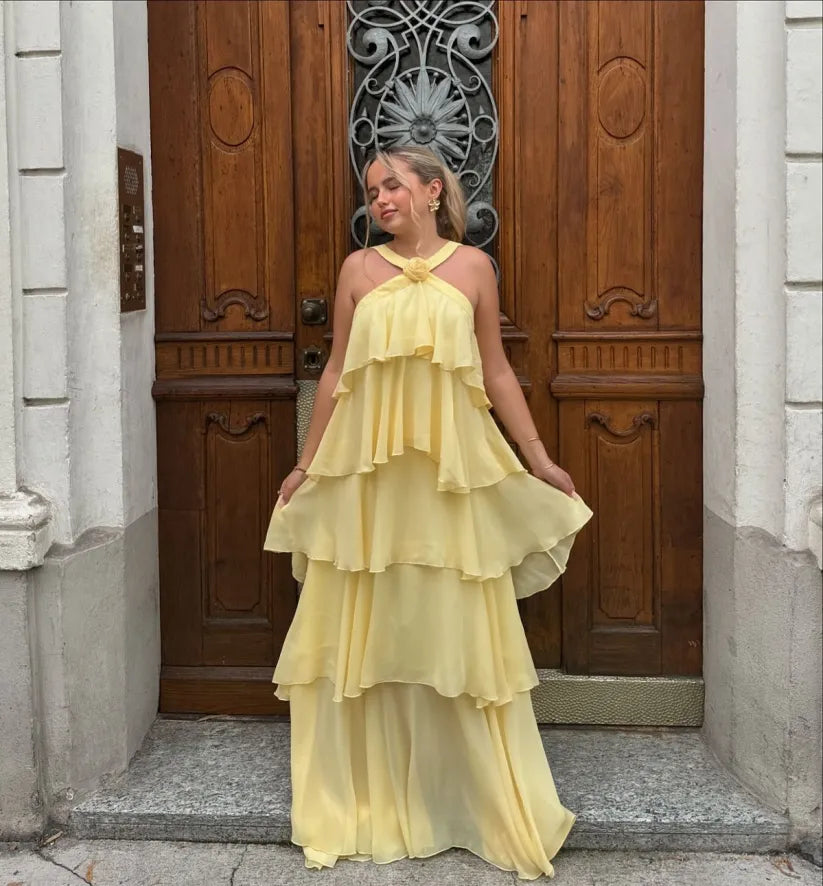 Maxikleid für Damen mit Rüschen und Rückenausschnitt sowie Neckholder-Ausschnitt