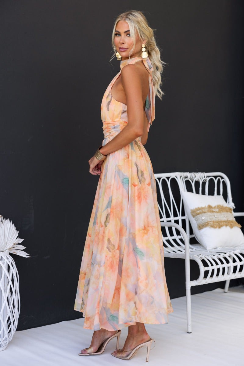 Maxikleid für Damen mit Blumenmuster und Neckholder-Ausschnitt aus Chiffon-Mischgewebe