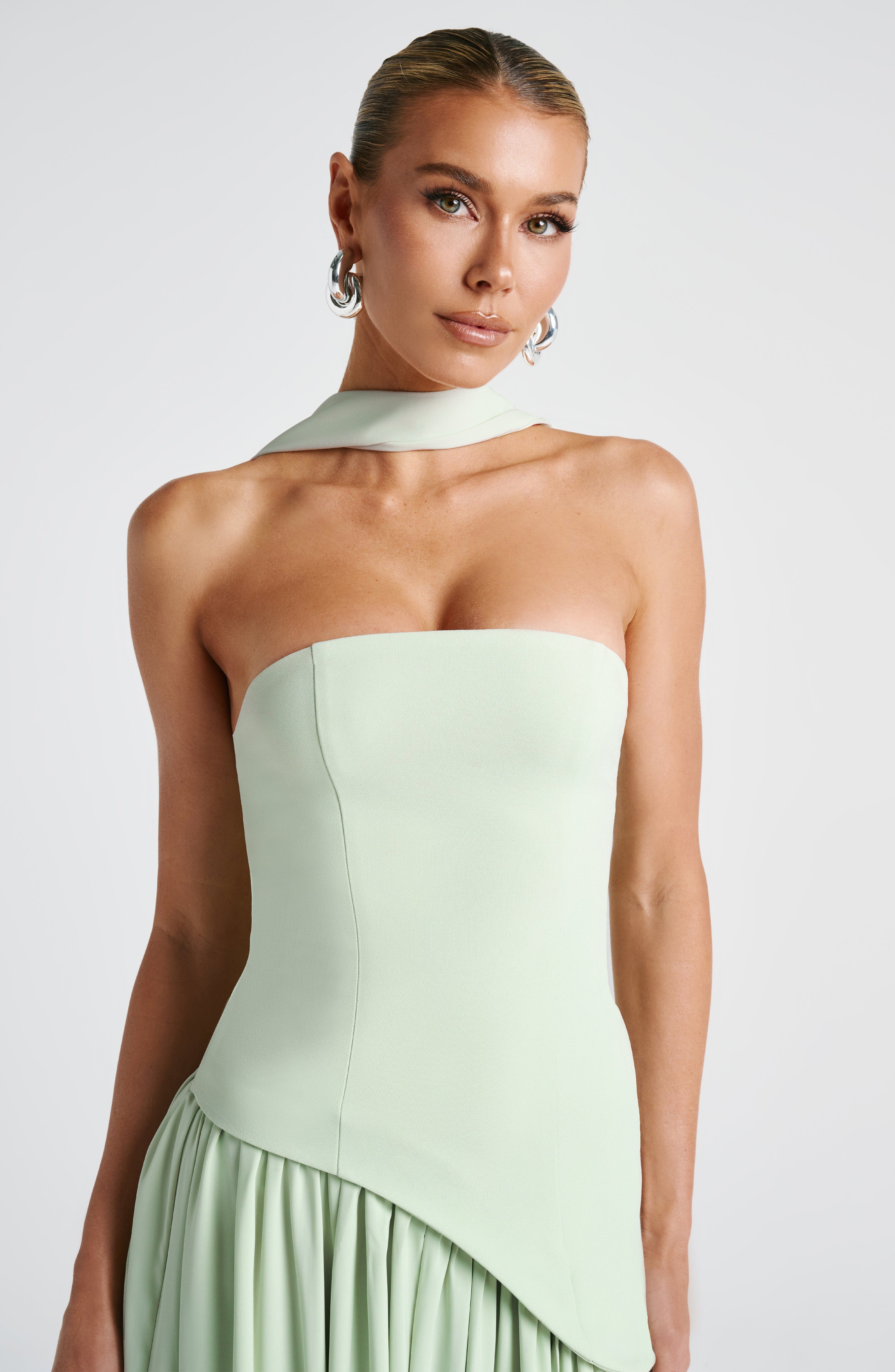 Strapless-Abendkleid für Damen mit hohem Seitenschlitz